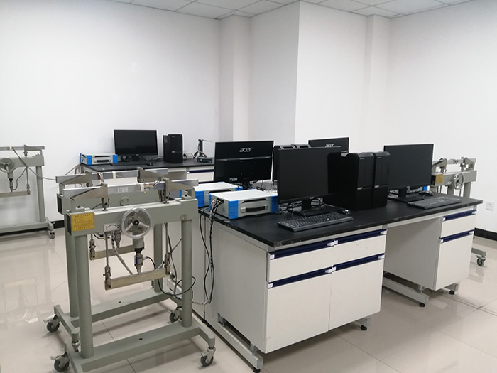 1661219366436624.jpg 16電測實驗室-1純彎曲梁實驗裝置2.jpg