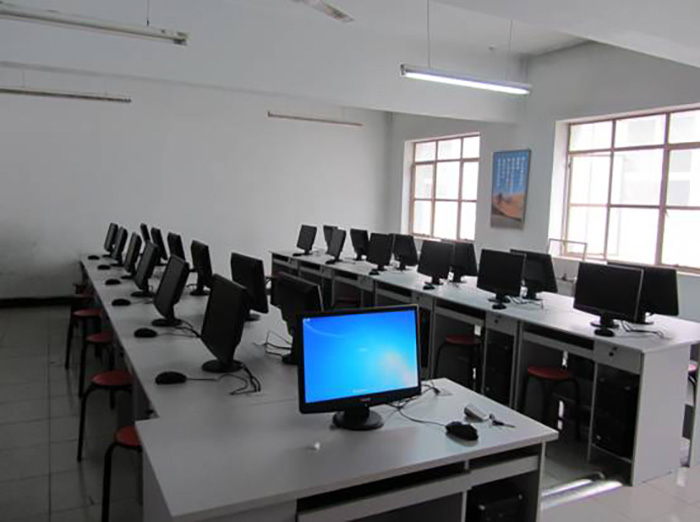 1664523358241930.jpg 8-建筑裝飾設(shè)計實訓室-計算機輔助渲染室3.jpg