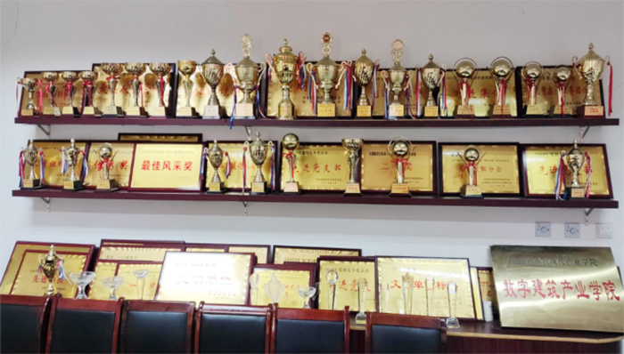 1668155389188773.jpg 13建筑工程學(xué)院榮譽(yù)墻1.jpg