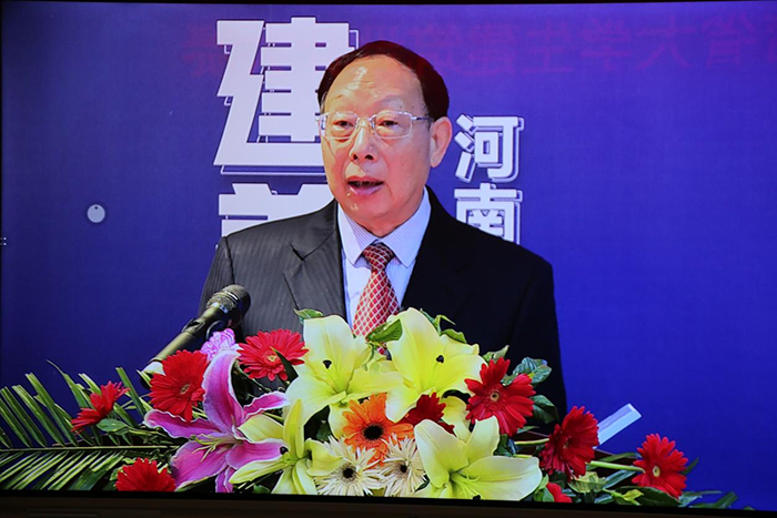 1668646596481937.jpg 副校長(zhǎng)周穎杰主持會(huì)議.jpg